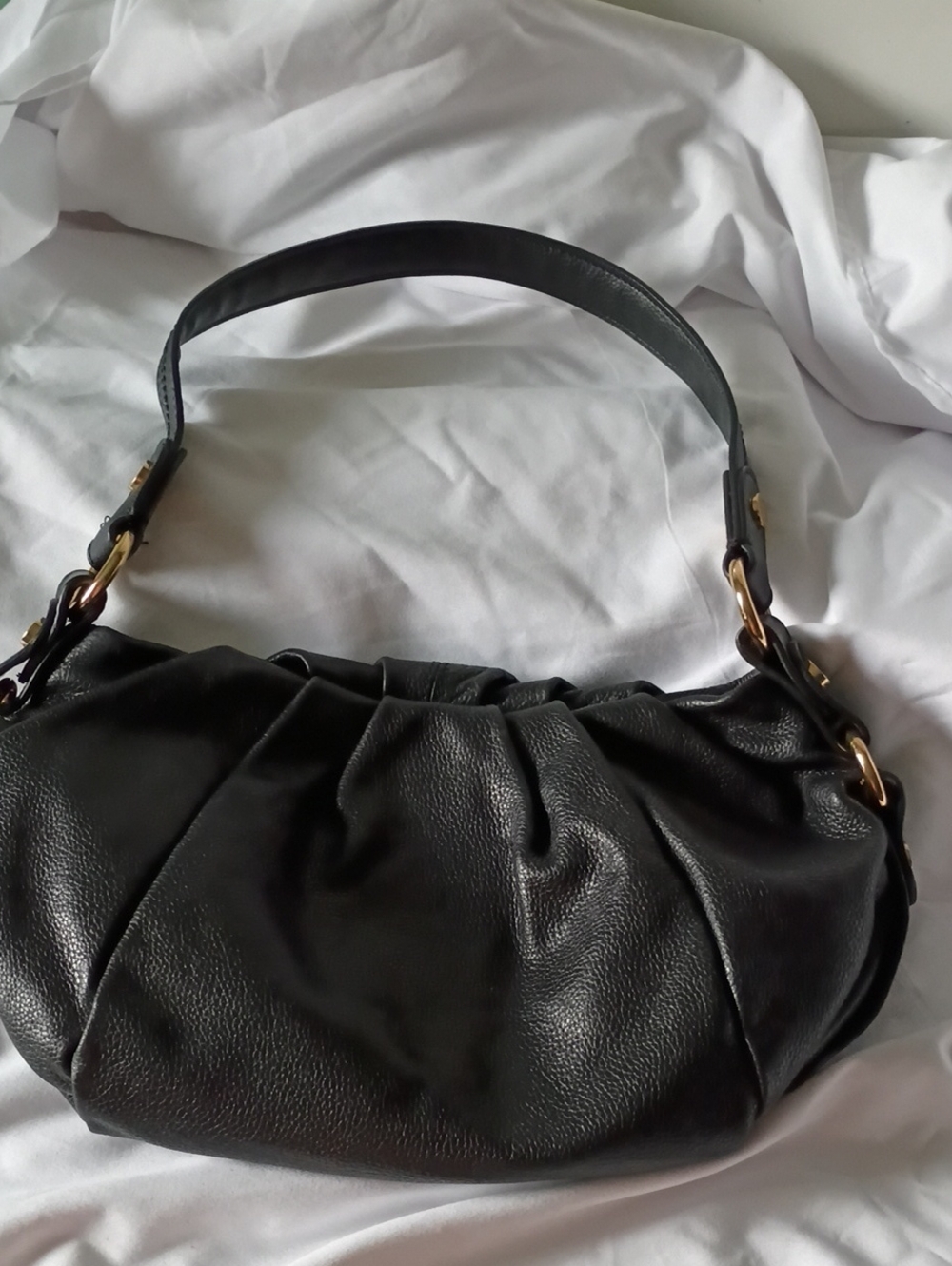 Simply Vera By Vera Wang Classic Black Women’s Leather Shoulder Bag